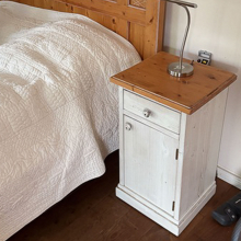 Nachtschrank / Nachtkonsole im Landhausstil –...