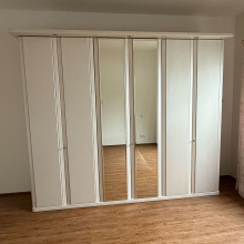 Großer 6-türiger Kleiderschrank mit Spiegel...