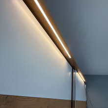 Hochwertiger Loddenkemper Schwebetürenschrank mit LED-Beleuchtung